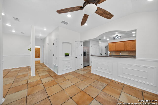 Listing photo id 8 for 3343 Reforma Dr.