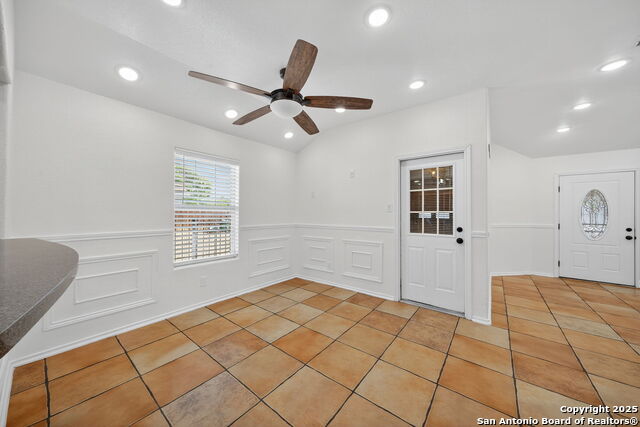 Listing photo id 9 for 3343 Reforma Dr.