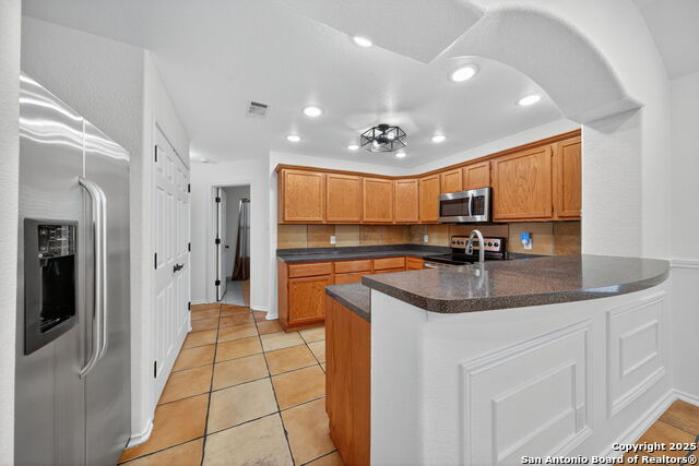 Listing photo id 11 for 3343 Reforma Dr.