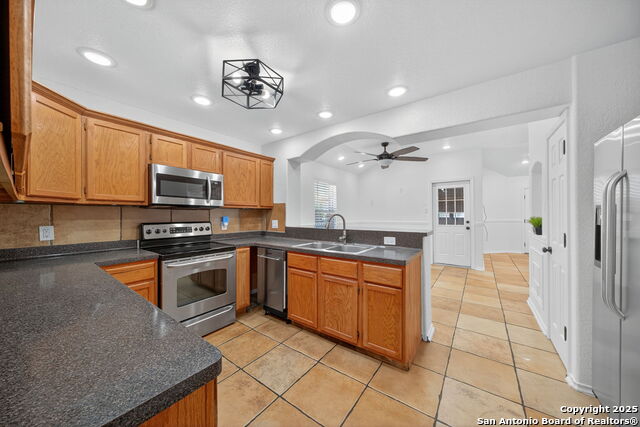 Listing photo id 12 for 3343 Reforma Dr.