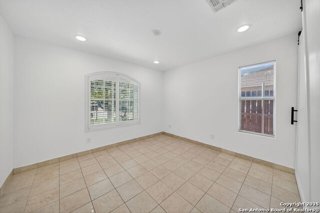 Listing photo id 17 for 3343 Reforma Dr.