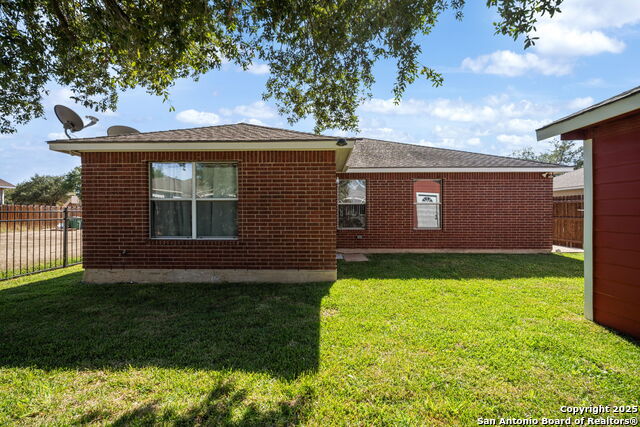 Listing photo id 27 for 3343 Reforma Dr.