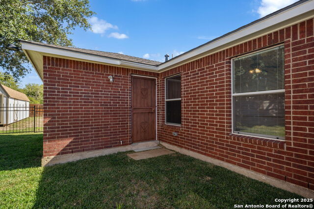 Listing photo id 28 for 3343 Reforma Dr.