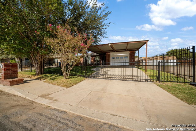 Listing photo id 3 for 3343 Reforma Dr.