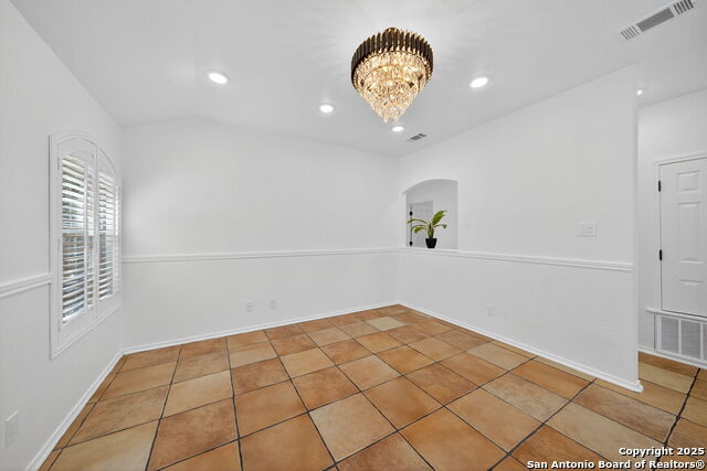 Listing photo id 7 for 3343 Reforma Dr.