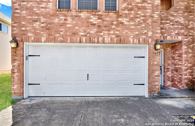 Image 3 of 20 For 7602 Forest Vale