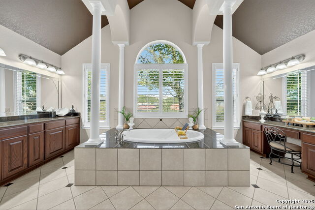 Image 11 of 47 For 17950 Maui Sands