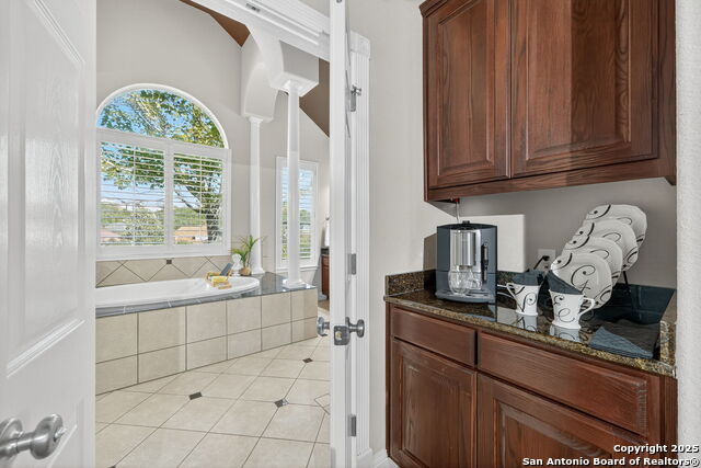 Image 22 of 47 For 17950 Maui Sands