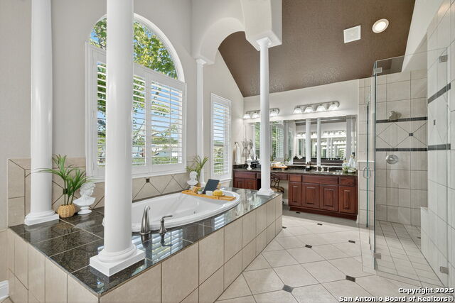 Image 23 of 47 For 17950 Maui Sands