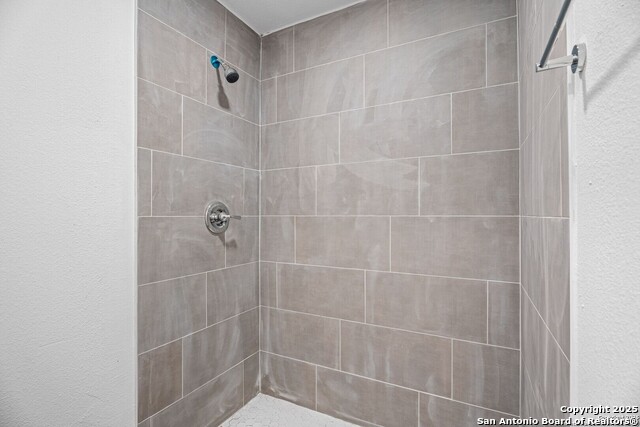 Image 17 of 25 For 4143 Freestone