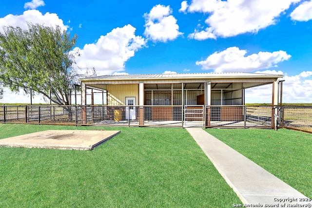 Listing photo id 32 for 3498 County Road 215