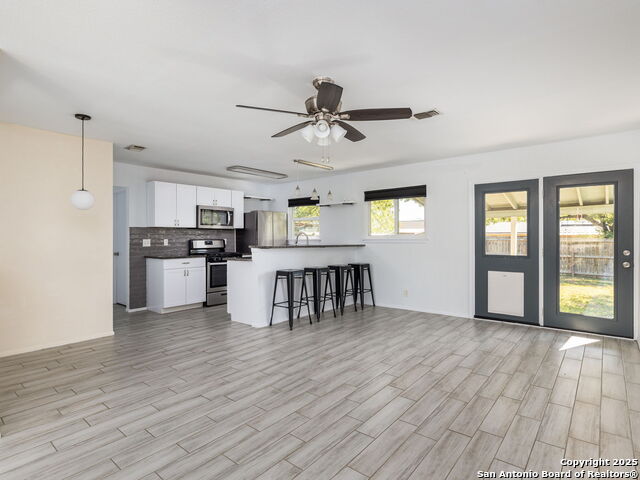 Image 3 of 17 For 422 Bridgit