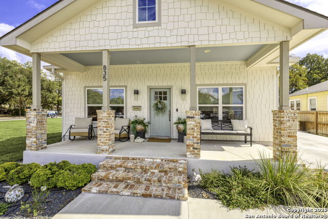 Image 2 of 30 For 835 Cross Street