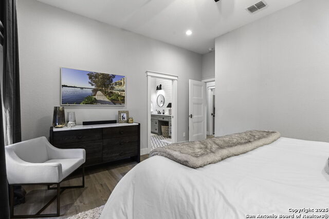 Image 20 of 30 For 835 Cross Street