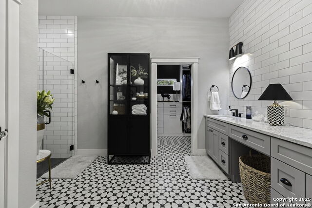 Image 21 of 30 For 835 Cross Street