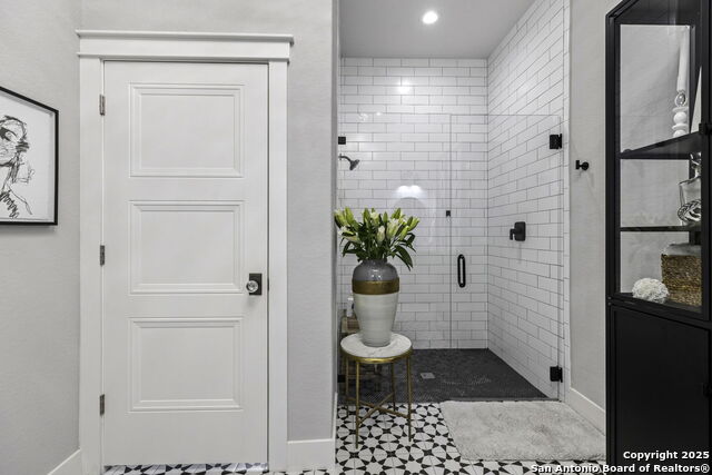 Image 22 of 30 For 835 Cross Street