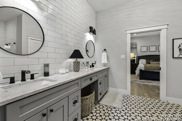 Image 23 of 30 For 835 Cross Street