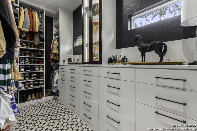 Image 24 of 30 For 835 Cross Street