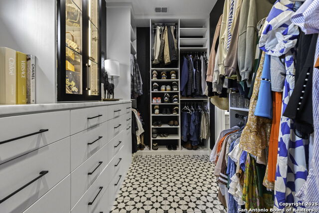 Image 25 of 30 For 835 Cross Street