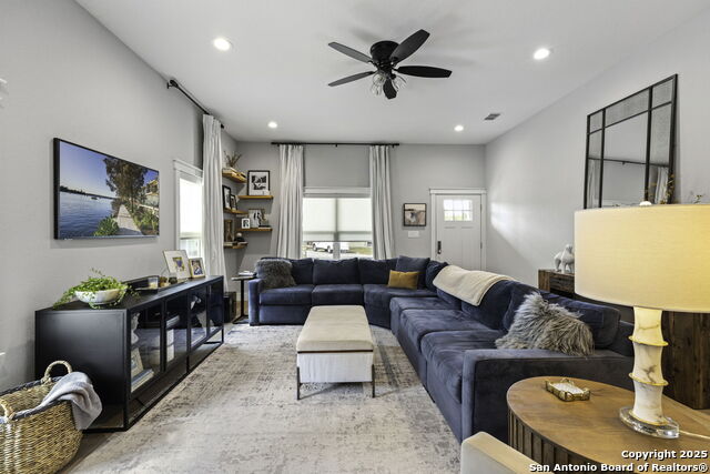 Image 4 of 30 For 835 Cross Street