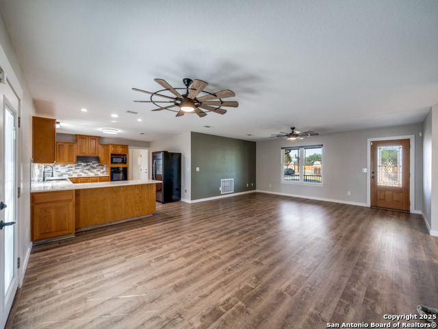 Image 4 of 25 For 433 Klein  