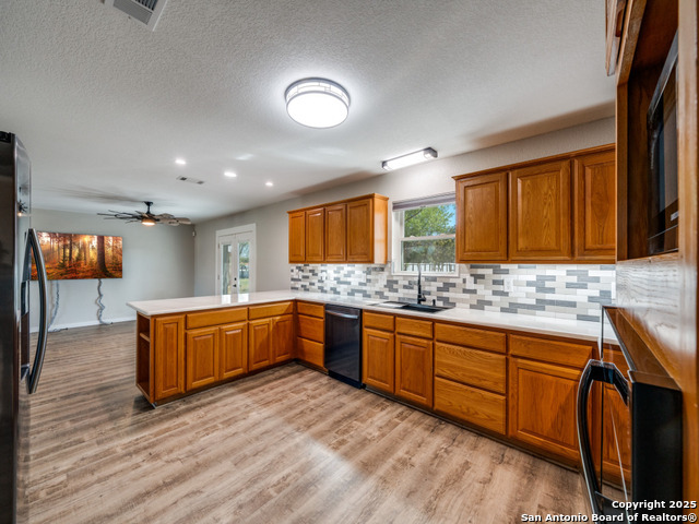 Image 7 of 25 For 433 Klein  