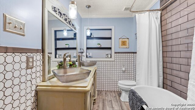 Listing photo id 13 for 760 Roosevelt