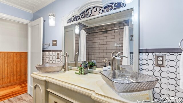 Listing photo id 14 for 760 Roosevelt