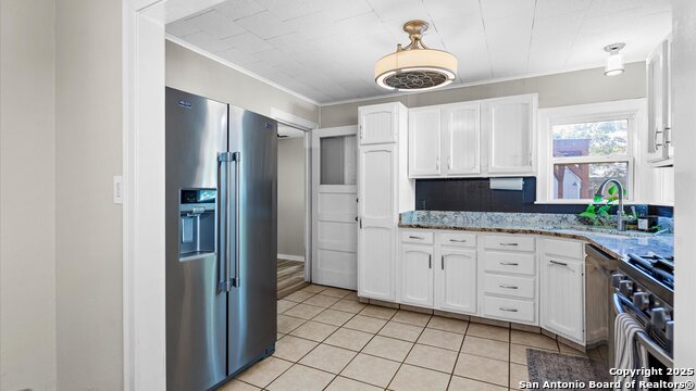 Listing photo id 7 for 760 Roosevelt