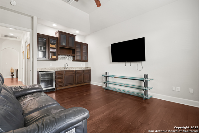 Image 21 of 30 For 919 Sutters Rim