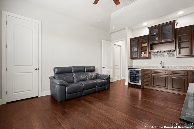 Image 22 of 30 For 919 Sutters Rim