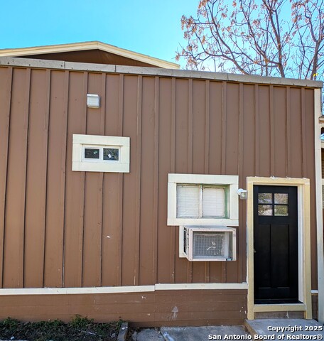 Image 10 of 32 For 707 Craig W