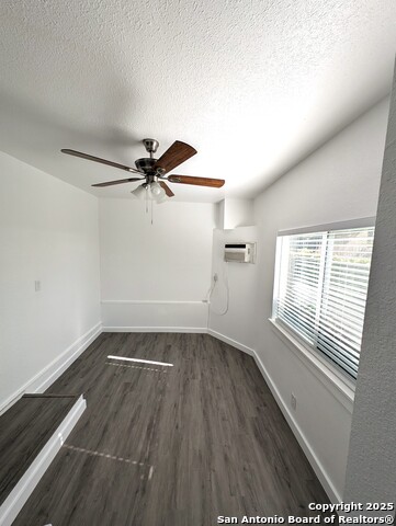 Image 12 of 32 For 707 Craig W