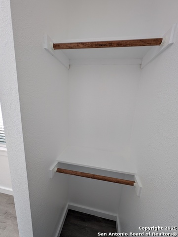 Image 15 of 32 For 707 Craig W