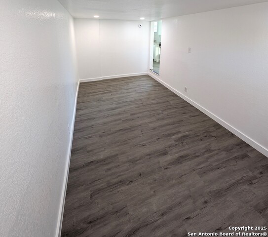 Image 18 of 32 For 707 Craig W