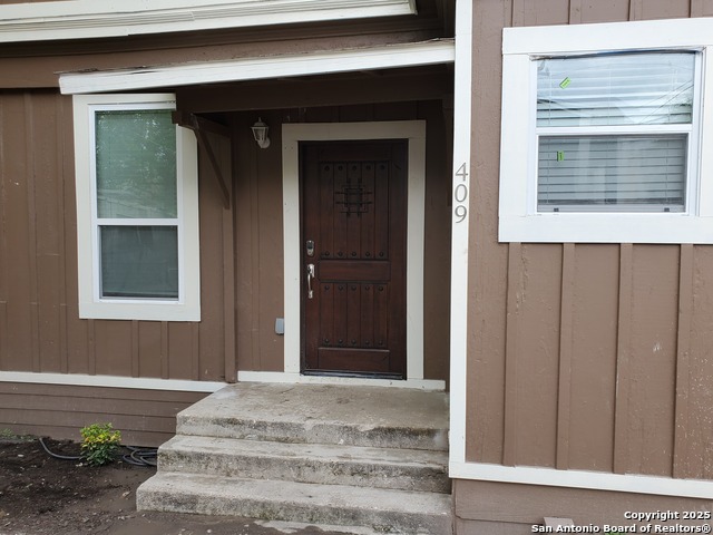 Image 2 of 32 For 707 Craig W