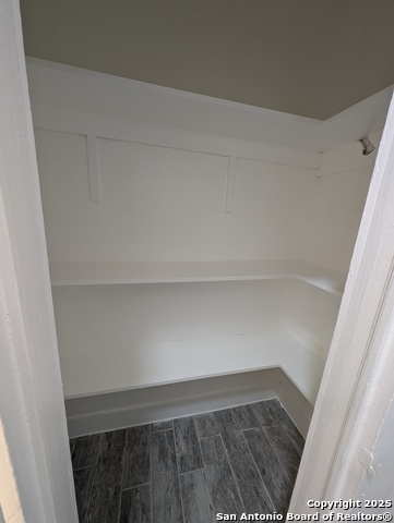 Image 20 of 32 For 707 Craig W