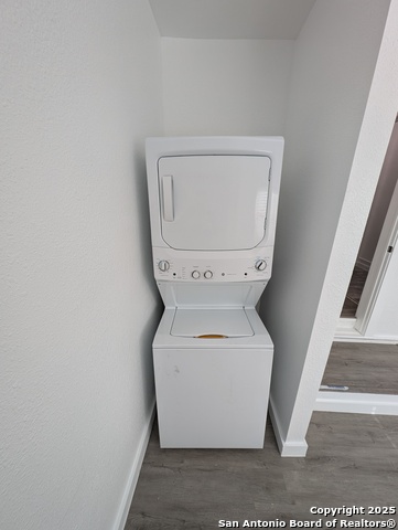 Image 22 of 32 For 707 Craig W