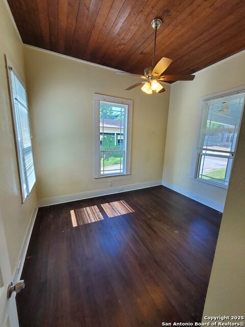 Image 24 of 32 For 707 Craig W