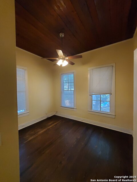 Image 26 of 32 For 707 Craig W