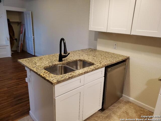 Image 3 of 32 For 707 Craig W