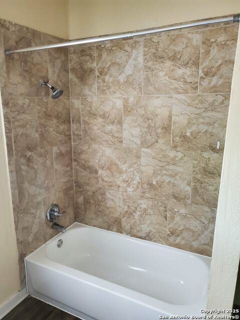 Image 30 of 32 For 707 Craig W