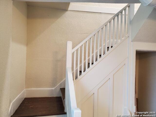 Image 6 of 32 For 707 Craig W