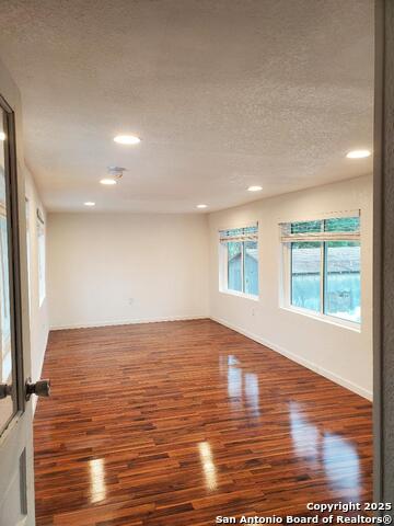 Image 8 of 32 For 707 Craig W