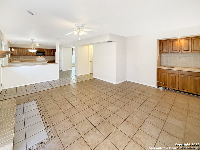 Image 11 of 26 For 21202 Malibu Colony