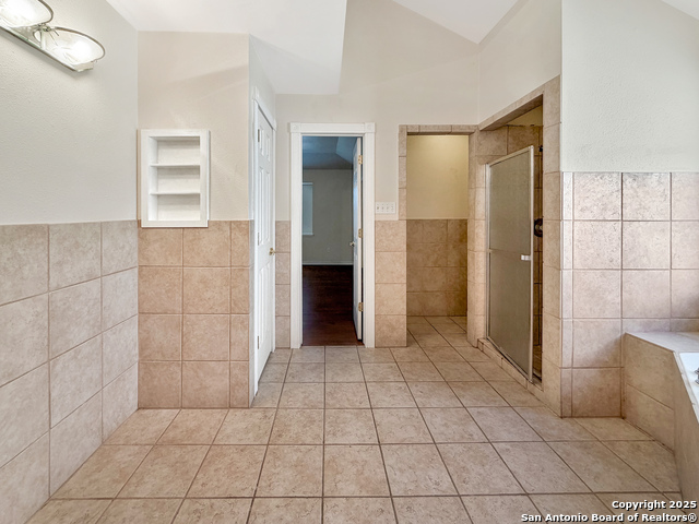 Image 16 of 26 For 21202 Malibu Colony