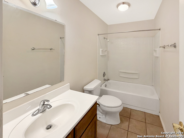 Image 19 of 26 For 21202 Malibu Colony