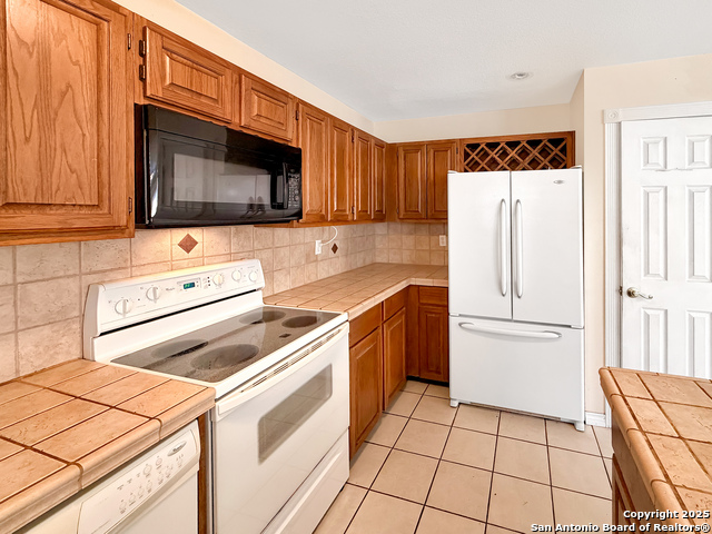 Image 7 of 26 For 21202 Malibu Colony