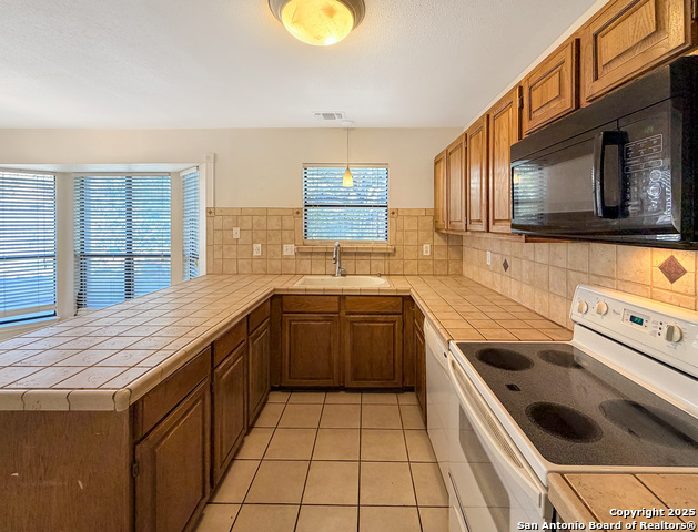 Image 8 of 26 For 21202 Malibu Colony