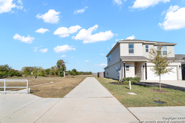 Image 4 of 37 For 579 Jennifer